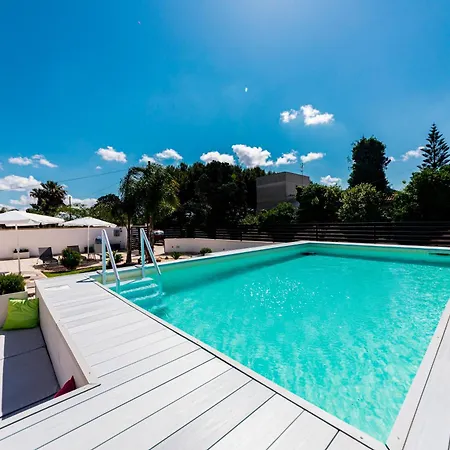 Noemi 4*