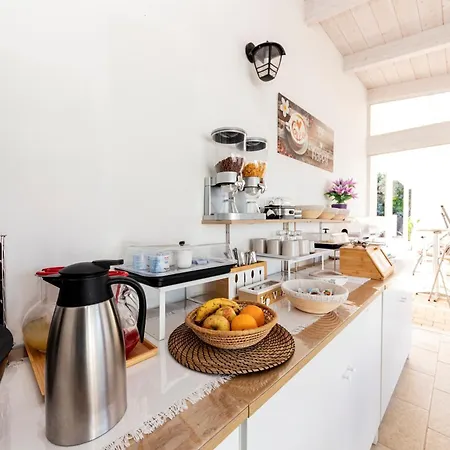 Noemi Oda ve Kahvaltı 4*