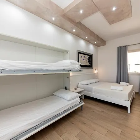 Oda ve Kahvaltı Noemi 4*