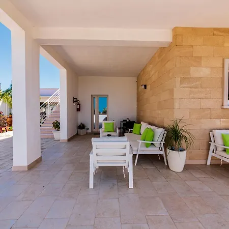 Noemi Bed & Breakfast 4*