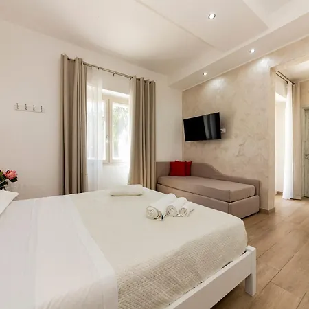 Noemi Oda ve Kahvaltı 4*