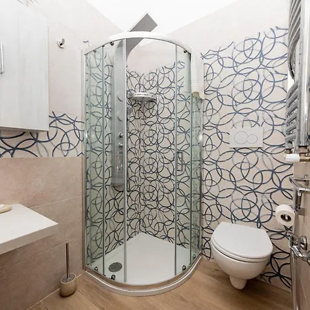 Noemi Oda ve Kahvaltı